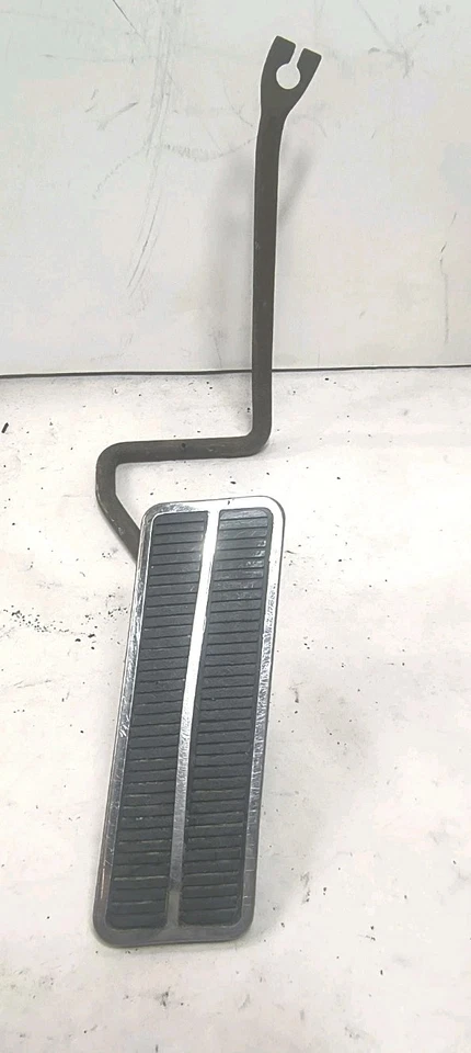 Pedal de acelerador 70-81 FIREBIRD TRANS AM TA con brazo y moldura cromada GM 3920296 Foto 1 de 4