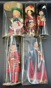 Lote De 5 Muñecas De Recuerdo De Colección, (Kathi) (Busby Blanco) (Beefeater) Y Más - Imagen 1 de 17