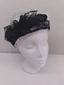 LADIES ELEGANT BLACK & WHITE BERET HAT WITH LACE AND FEATHER - Picture 1 of 10