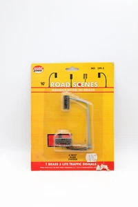 Model Power 599-2 HO Road Scenes - 3 Light Traffic Signal with 4 Way Switch - Picture 1 of 1