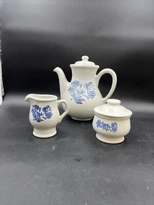 Vintage Pfaltzgraff Yorktowne 3 Piece Pot Lid Sugar Bowl Creamer 7-22 7-490 7-24 - Picture 1 of 18