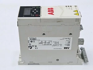 Inverter Drive ABB ACS380 ACS380-040S-07A8-1 VFD 1~230VAC *Pas En Fonction* #2 - Photo 1/6