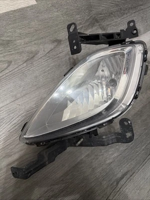Luz antiniebla izquierda Hyundai Elantra 2011-2013 hecha en Estados Unidos OEM Foto 1 de 4