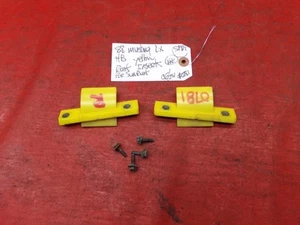 79-93 MUSTANG SUNROOF FRONT MOUNTING TAB YELLOW PLASTIC ROOF INSERT SET PAIR L R - Bild 1 von 8