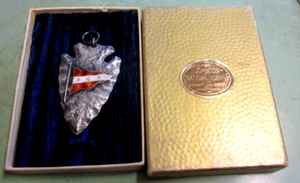 VINTAGE STERLINGSILBER PFEILSPITZE ANHÄNGER CHARM 1947 ~ 2. Platz ACA Meisterschaft - Bild 1 von 4