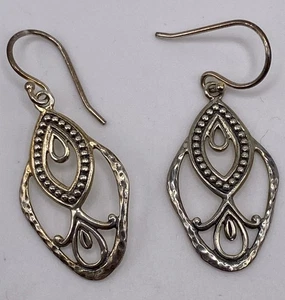 Silpada Sterling Silver Hammered Art Deco Cut Out Earrings 1.5” 1.7g W2794 - Picture 1 of 8