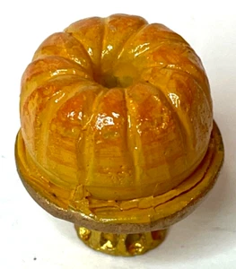 Casa delle bambole miniatura POUND CAKE su supporto, Gugelhupf, pasticceria, prodotti da forno - Foto 1 di 5