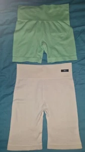 Womens/Girls green ribbed & cream ribbed shorts Size XS & S. BNWOT - Picture 1 of 3