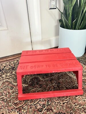 Taburete Empire Step Rojo Step Up To Be Tall Sit Down Be Small 1979 Toys R Us RARO Foto 1 de 4