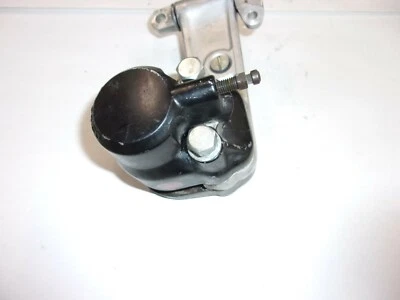 Pinza de freno delantera y montaje 45100-390-405 1976 Honda CB500T Twin DOHC Foto 1 de 4