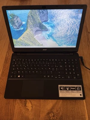 Acer Aspire E15 - E5-571-30CV | Core i3 6th Gen | RAM 4 Go | DD 1000 G0 - Photo 1/4