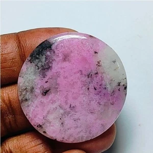 Pietra Tugtupite Quarzo Tugtupite Naturale Cabochon Pietra Preziosa Sciolta 68 Cts ME-11650 - Foto 1 di 3