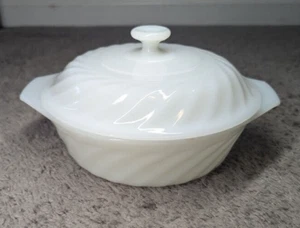 Vintage 1940er Swirl Fire-King Milchglas weiß 1 1/2 QT rund Kasserolle Deckel - Bild 1 von 8