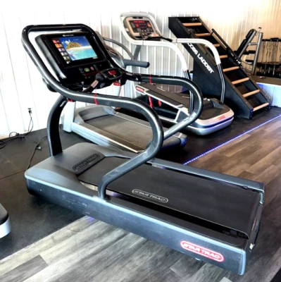 Star Trac | Cinta de correr TRX serie 8 con pantalla táctil integrada Foto 1 de 4