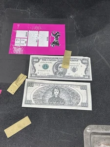 Billete oficial de 666 dólares Ghost 2025 Mummy Dust Papa SkeleTour Stage usado - Imagen 1 de 1