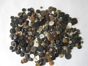 Interesting assortment of many different Buttons Suitable for Craft/clothing Use - Picture 1 of 1