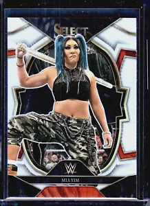 2023 Panini Select WWE Mia Yim Concourse Silver Prizm #10 - Foto 1 di 2