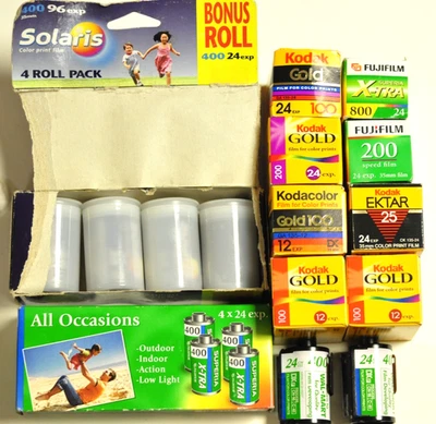 18 rollos de película de impresión en color de 35 mm como se muestra. LEER. Caducado. Foto 1 de 2