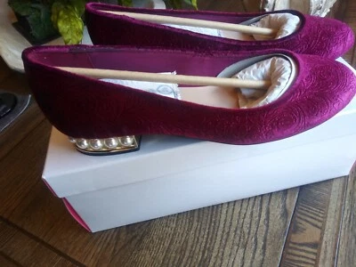 NUEVO Isaac Mizrahi Vino Tinto Repujado Terciopelo Robyn Perla Adorno Tacón Plano 6.5  Foto 1 de 4
