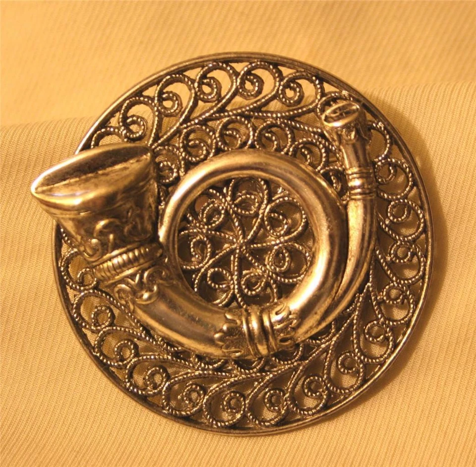 ¡Hermoso broche de cuerno francés Silverone con taco rizado de encaje!  Bonito! Foto 1 de 1