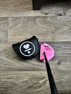 L.A.B Golf 34” OZ.1i RH Pink putter w/ stability shaft and white grip - Image 1 of 4