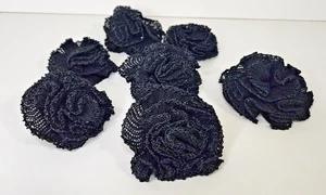 7er Set schwarze gehäkelte Rosen Broschen Handarbeit Blumen Pins für Mode Basteln - Bild 1 von 6