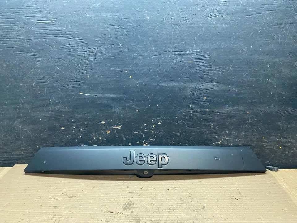 2011-2013 Jeep Grand Cherokee лифтгейт украшение молдинг отделка с камерой v2579 DG - Изображение 1 из 4