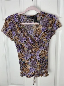 Vintage Babydoll Bluse Junior L lila Blumen Fee launisch Femme Rüschensaum - Bild 1 von 5