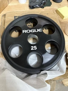 Rogue Fitness Uretano Sei Tiratutto Piastra 25LB PIASTRA SINGOLA SOLO NUOVO - Foto 1 di 3