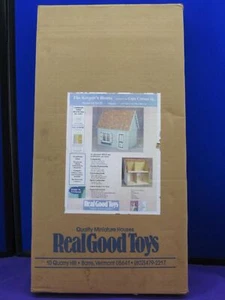RealGood Toys Bambola The Keepers House Cape Cottage Jr. 19"x13x18 J-M122 Miniatura - Foto 1 di 7