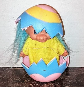 Vintage RUSS Lucky TROLL bambola uovo di Pasqua rotto costume statuina gomma 4,5" ✨ - Foto 1 di 2
