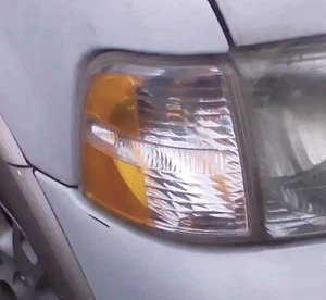 2005 FORD EXPLORER PASSENGER SIDE FRONT TURN SIGNAL MARKER LIGHT - Picture 1 of 1