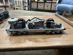 LIONEL POSTWAR 2333 F-3 DUAL MOTOR A UNIT POWER CHASSIS MAGNA TRACTION - Picture 1 of 10