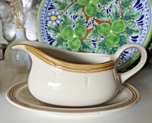 Crown Manor DESERT WINDS Stoneware Gravy Boat and Underplate Vintage Japan 16oz - Picture 1 of 7
