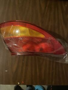 GM Part 21110757 Tail Lamp Assembly Saturn SC1 1999-01, SC2 2000-01