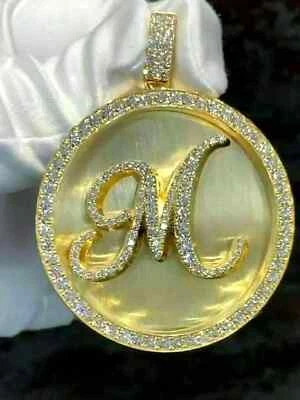 Colgante Letra Inicial "M" Personalizado Corte Redondo 2.00 Ct Chapado en Oro Amarillo 14K Foto 1 de 4