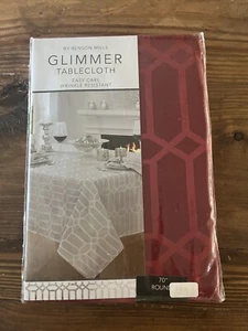 Benson Mills schimmernde rote Tischdecke 70 Zoll rund schwer knitterarm - Bild 1 von 5