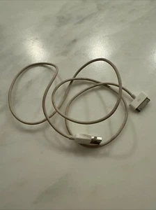 Original Apple 30 Pin Dock Connector to USB Sync and Charging Cable - Photo 1 sur 1