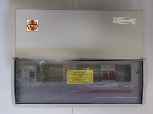 WYLEX NHRS10SSLMHI 10WAY CONSUMER UNIT (HAS CRACKED COVER) - Picture 1 of 1
