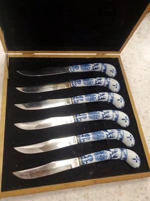 Cuchillos para carne Barrington House Fifth Avenue con mango de porcelana, azul/blanco japonés Foto 1 de 4