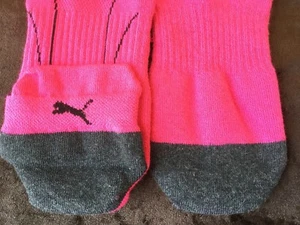 DAMEN PUMA ATMUNGSAKTIVE MERINO NIEDRIG GESCHNITTENE TAB RÜCKSEITE KURZE KNÖCHELSOCKE PINK GRAU - Bild 1 von 3