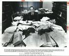 1982 Press Photo Ernest Brown at the tax division of Justice Department