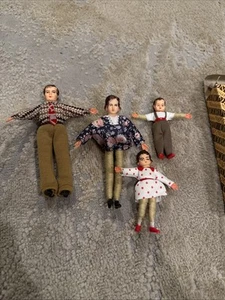 Vintage 1970’s Concord Miniature Dollhouse Doll Family Set, 4 Figures & Box NOS - Picture 1 of 5