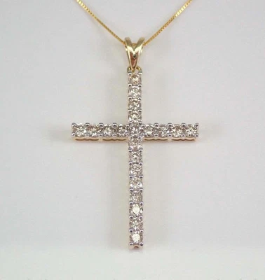 Delicado colgante de cruz de diamantes de corte redondo de 1 quilate cadena libre de oro amarillo de 14 quilates sobre Foto 1 de 3