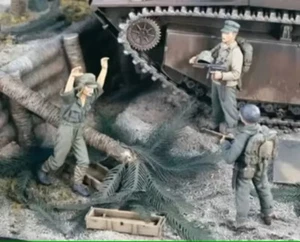 1/35 WWII USMC capturing Japanese Soldier (3 figures) - 531X - Picture 1 of 1