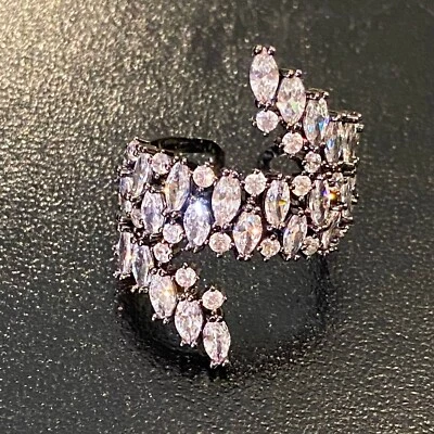 Коктейльное кольцо маркиза с искусственным бриллиантом покрытие родием черное 18 карат регулируемое - Изображение 1 из 4