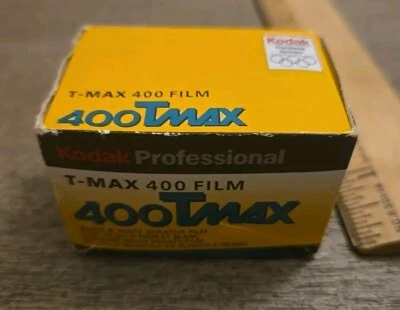 Kodak 400 TMAX Professional 400 35mm Exposure Black & White Film See  Pics & Des - Image 1 of 4