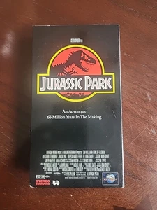 Jurassic Park Ein Abenteuer 65 Millionen Jahre im Entstehen 81409 VHS-Kassette - Bild 1 von 2
