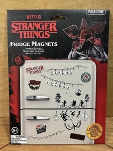Stranger Things Calamite Frigo Armadietto Scuola Netflix Serie 4 Fogli Alfabeto - Foto 1 di 10