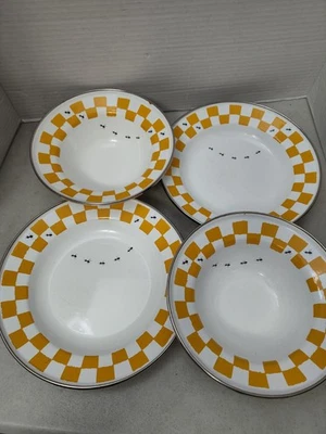 Golden Rabbit II Ants Picnic Amarillo Cuadros 7 3/4" Cuencos (2) y 9" Platos de Tazón (2)  Foto 1 de 4